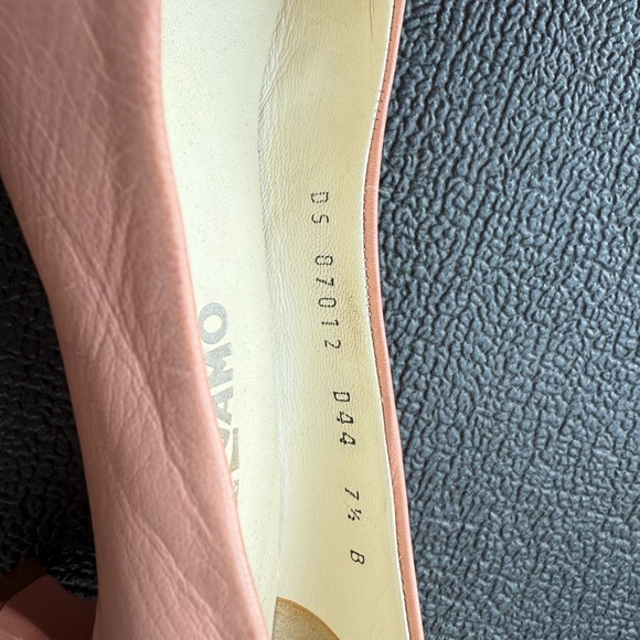 Salvatore Ferragamo Pink Kitten Heels with Bow - Picture 4 of 12